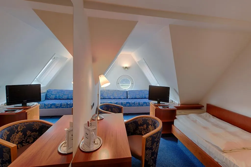 ***  Hotel & Restaurant Walfisch Wurzburg Germany